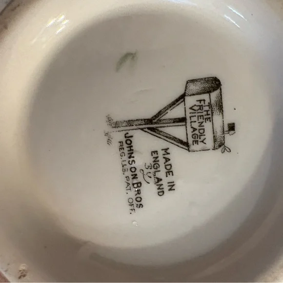 Elegant Ceramic Teapot with Scenic Design The Friendly Village - Picture 5 of 6